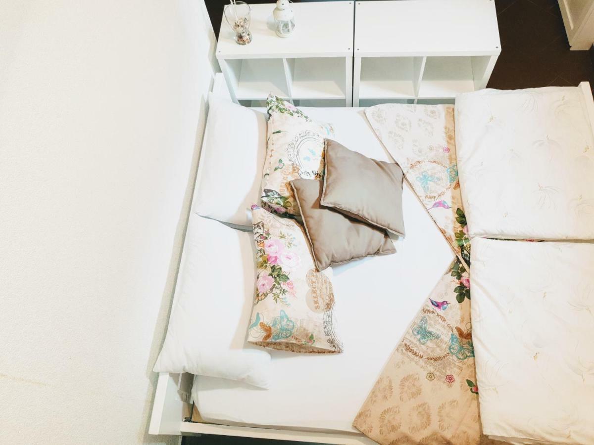 Apartment Paolo Сень Екстер'єр фото